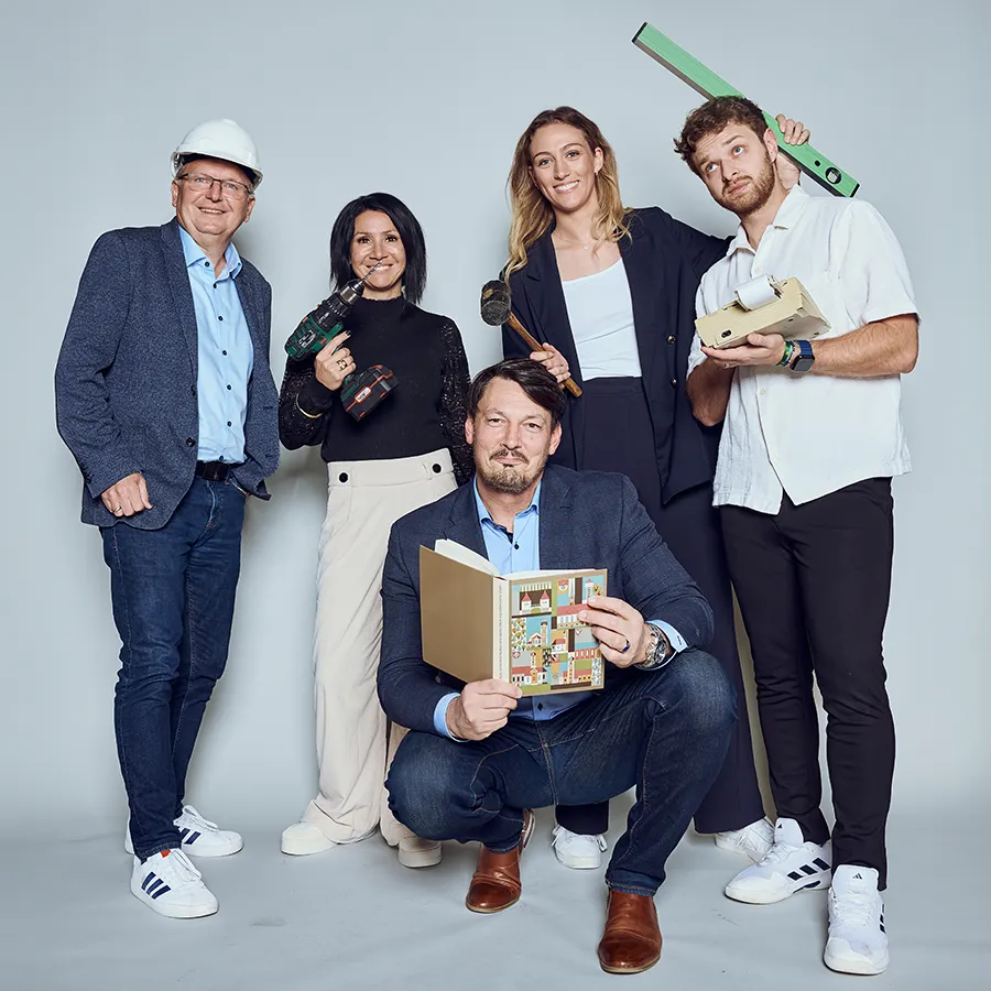 Teamfoto der Freien Wählervereinigung Schwabmünchen mit Benjamin Schorer, Enzo Hirsch, Julia Hirsch, Betty Schönmetz und Josef Alletsee