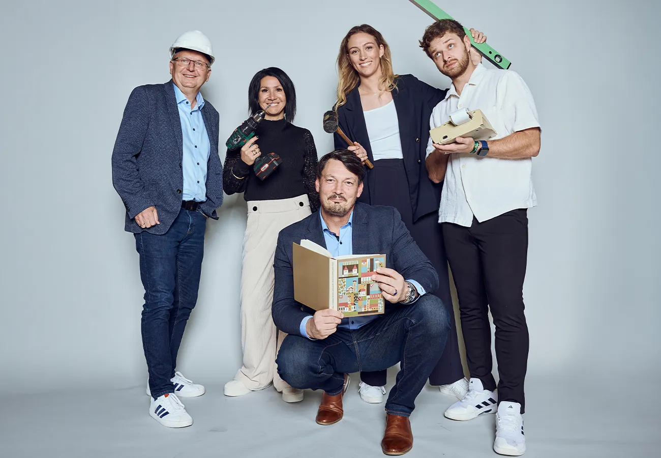 Teamfoto der Freien Wählervereinigung Schwabmünchen mit Benjamin Schorer, Enzo Hirsch, Julia Hirsch, Betty Schönmetz und Josef Alletsee